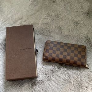 Louis Vuitton Zippy Wallet - Damier Ebene